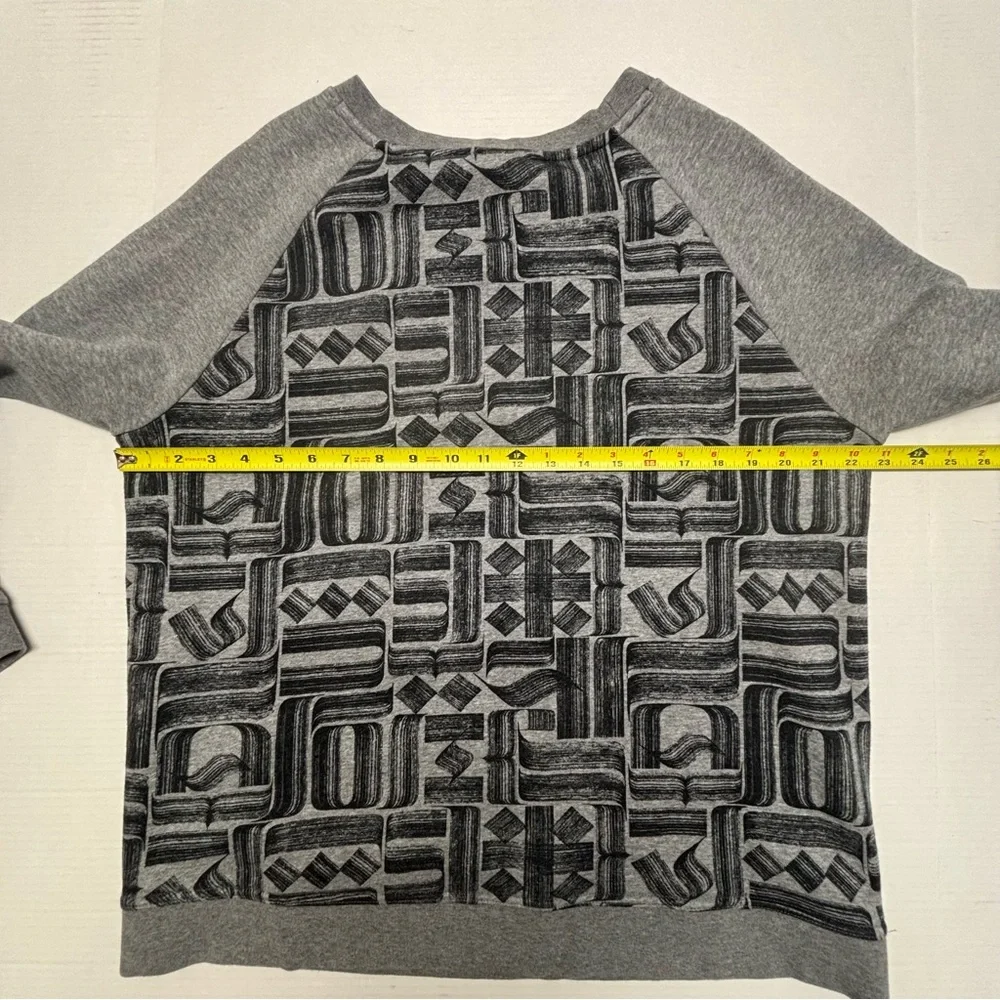 Nike Graphic Logo Sweatshirt Print Back Crew Neck Pullover Gray Sz L
